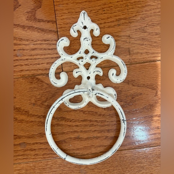 Set of 2 Fleur de Lis Towel Ring, Antique White Color Towel Hanger